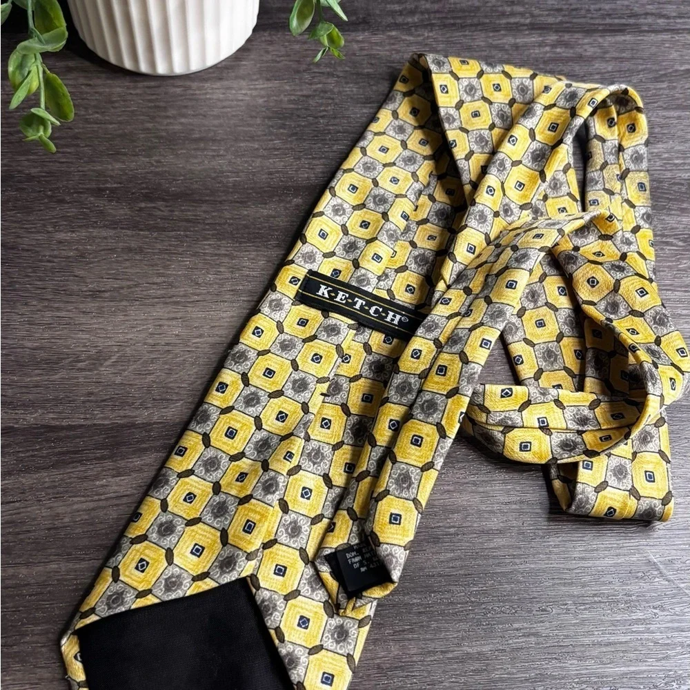 Modern Yellow and Gray Patterned Tie